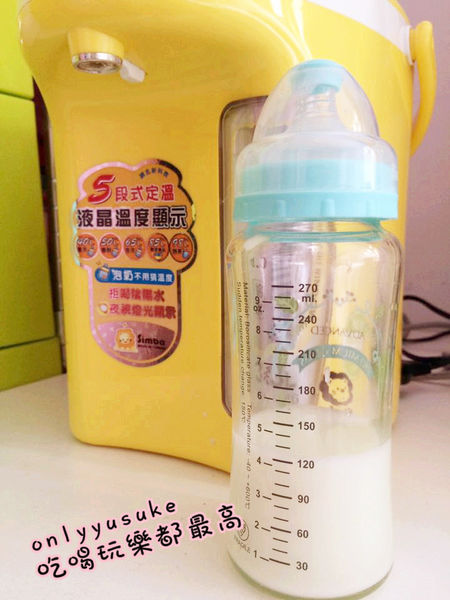（幼兒日用品)♥【小獅王辛巴】蘿蔓晶鑽寬口玻璃大奶瓶外觀精美，精緻奶瓶新寓意