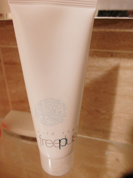 日本溫和保養【freeplus】溫和淨潤皂霜,保濕化粧水,讓你肌膚水潤且透亮