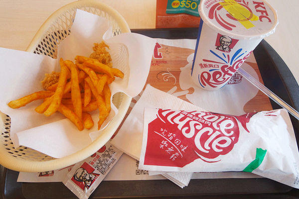 南投【肯德基KFC】多種美味,高CP值99群星餐,滿足味蕾的巴黎卡菲醬捲餅