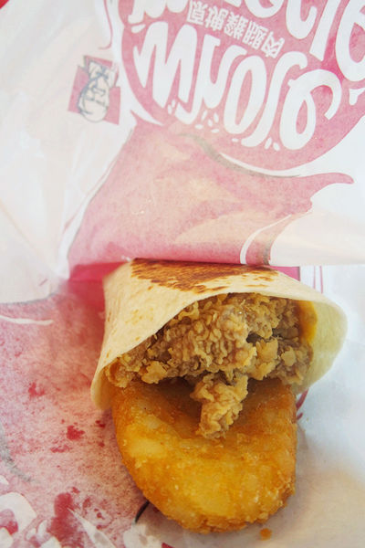 南投【肯德基KFC】多種美味,高CP值99群星餐,滿足味蕾的巴黎卡菲醬捲餅