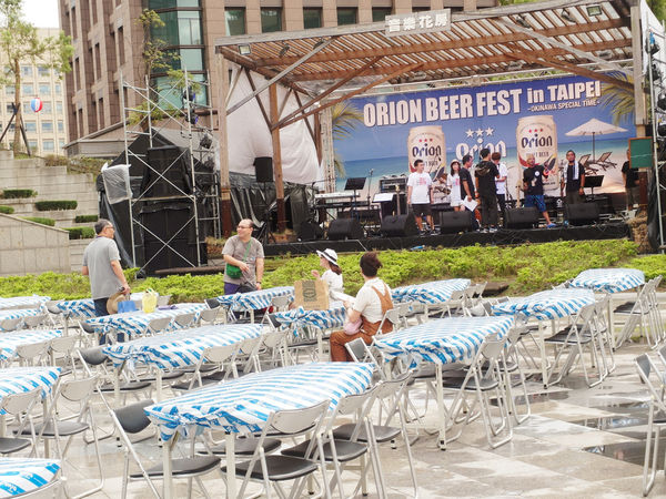 (參訪分享)♥【沖繩啤酒節】第三度在台舉辦，熱鬧又充滿熱情洋溢的歡樂啤酒嘉年華