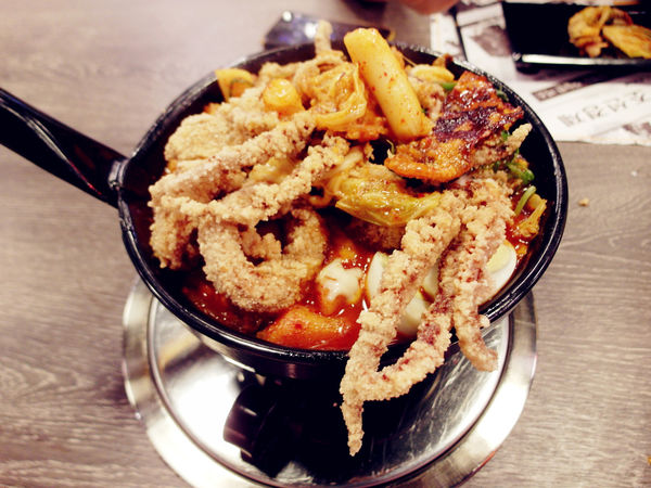 (FoOd台中)♥〔打啵G起司年糕鍋台中一中店〕來自韓國地鐵主題打造風格的美味韓式料理