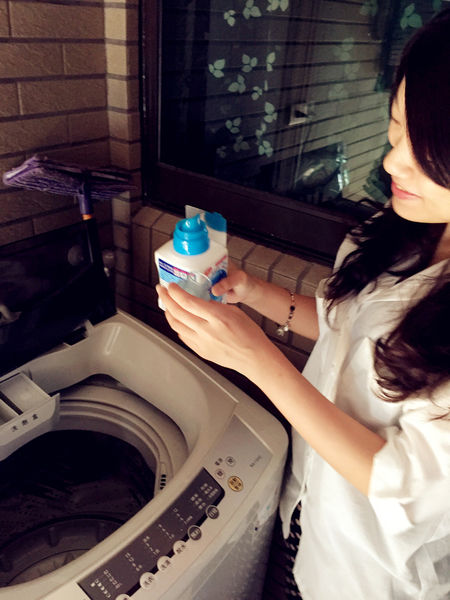 日本每兩秒賣出一包〔LION獅王奈米樂超濃縮洗衣精〕洗淨不殘留,各種衣物適用