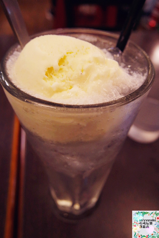 冰淇淋氣泡蘇打果汁
