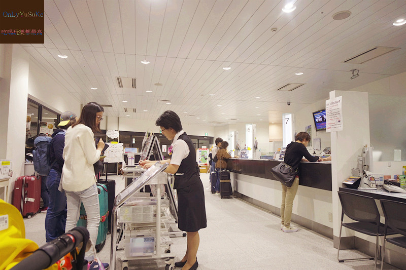 成田機場B1的JR 東日本旅行服務中心出示旅客護照買好東京廣域三日券
